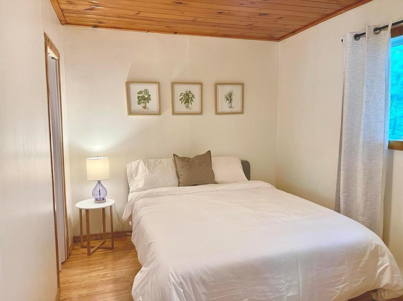 The Finch Beach Resort North Bay Room photo